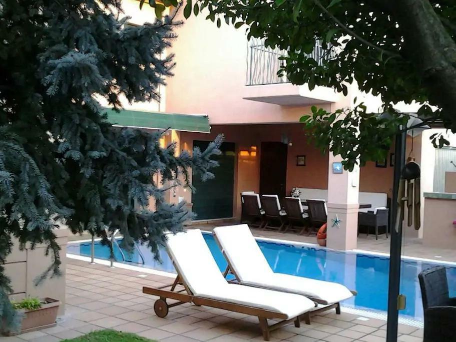 4-seasons pool villa near Meteora Tríkala Esterno foto