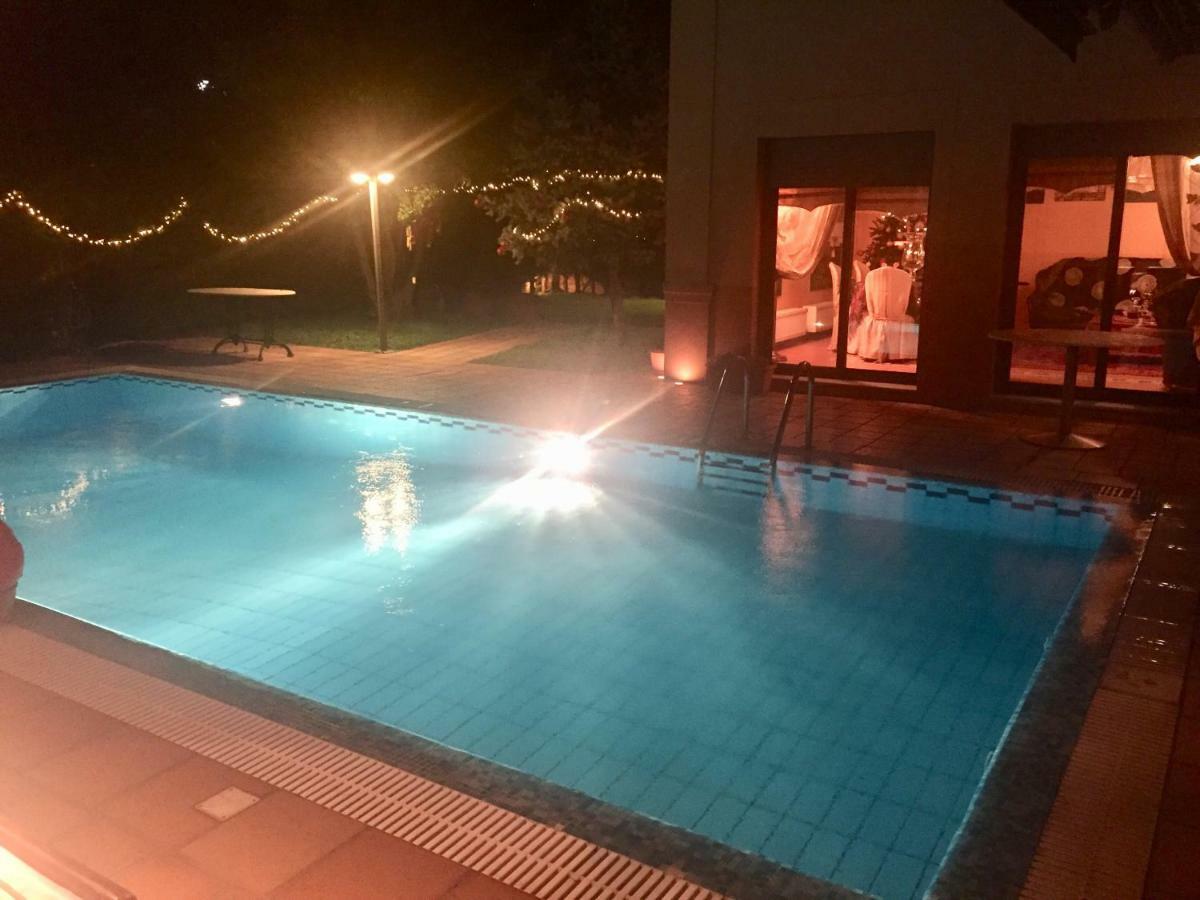 4-seasons pool villa near Meteora Tríkala Esterno foto